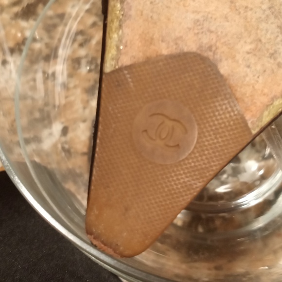 A really beautiful pair of authentic Chanel heels - Picture 11 of 12